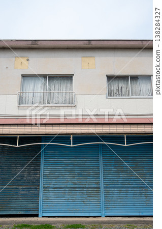 An old and very beautiful building in Kojima, Kurashiki City, Okayama Prefecture, Japan 138284327
