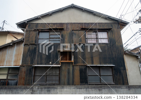 日本岡山縣倉敷市兒島的一座古老而美麗的建築 日本岡山縣倉敷市兒島的一座古老而美麗的建築 138284334