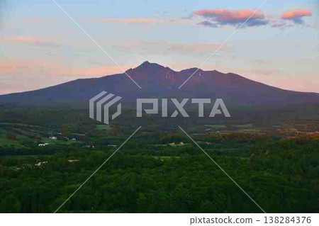 沙裡山腳下的日落 138284376