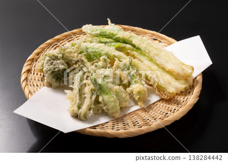 【山形縣】野生山菜天婦羅：嫩蕨菜、當歸樹芽、野蒜。 138284442