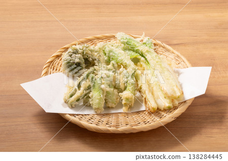 【山形縣】野生山菜天婦羅：嫩蕨菜、當歸樹芽、野蒜。 138284445
