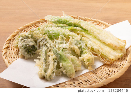 【山形縣】野生山菜天婦羅：嫩蕨菜、當歸樹芽、野蒜。 138284446