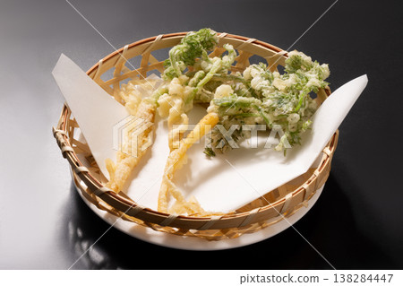 【山形縣】野生山菜天婦羅：嫩蕨菜、當歸樹芽、野蒜。 138284447