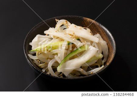 涼拌菜(葫蘆絲、黃瓜、豆芽) 涼拌菜(葫蘆絲、黃瓜、豆芽) 138284468