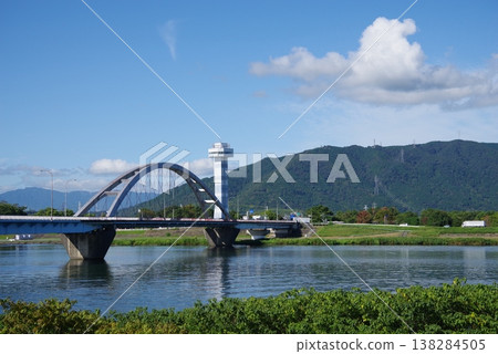 長良川大橋和木曾三川公園/瞭望塔(照片拍攝於長良川左岸) 長良川大橋和木曾三川公園/瞭望塔(照片拍攝於長良川左岸) 138284505