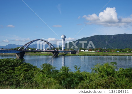 Nagara River Bridge and Kiso Three Rivers Park/Observation Tower (Photo taken from the left bank of the Nagara River) Nagara River Bridge and Kiso Three Rivers Park/Observation Tower (Photo taken from the left bank of the Nagara River) 138284511