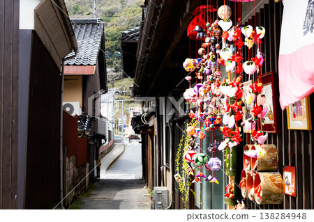 A scene of hanging hina dolls found in an alleyway near the Bikan Historical Quarter in Takahashi City, Okayama Prefecture, in spring. A scene of hanging hina dolls found in an alleyway near the Bikan Historical Quarter in Takahashi City, Okayama Prefecture, in spring. 138284948