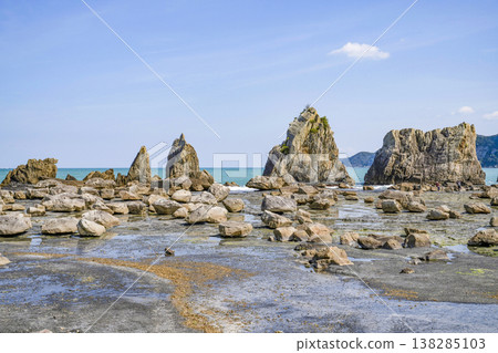 Hashigui-iwa (Kii Peninsula) 138285103