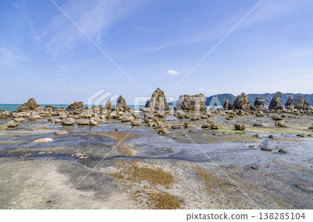 Hashigui-iwa (Kii Peninsula) 138285104