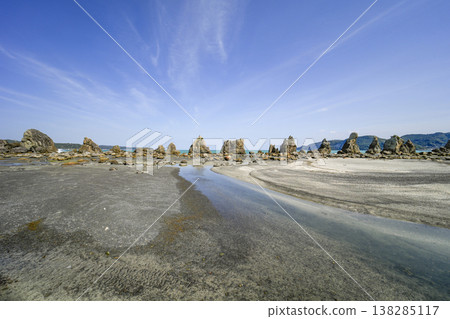 Hashigui-iwa (Kii Peninsula) Hashigui-iwa (Kii Peninsula) 138285117