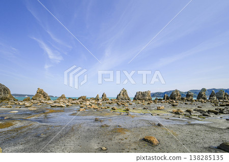Hashigui-iwa (Kii Peninsula) Hashigui-iwa (Kii Peninsula) 138285135