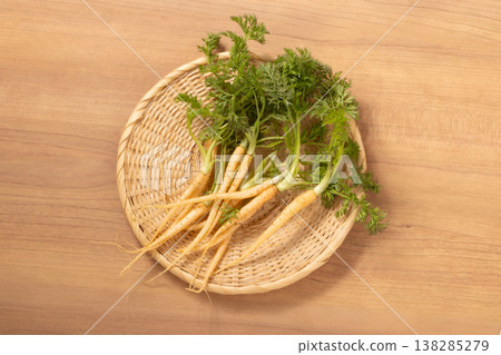 [Yamagata Prefecture] Thin Carrots 138285279