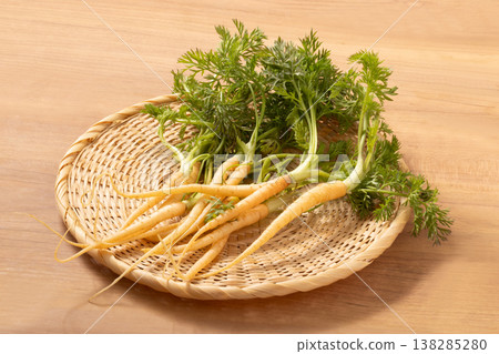 [Yamagata Prefecture] Thin Carrots 138285280