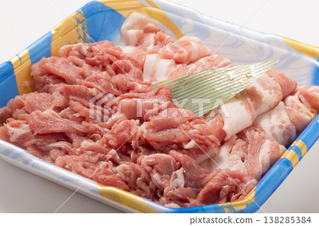 國產豬肉涮涮鍋套餐(肩胛肉、腰肉和豬五花) 國產豬肉涮涮鍋套餐(肩胛肉、腰肉和豬五花) 138285384