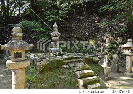 佐渡原藩島津家陵墓 138285688