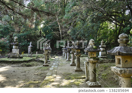 佐渡原藩島津家陵墓 138285694