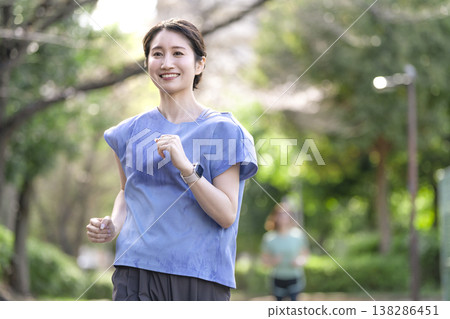 Young lady running 138286451