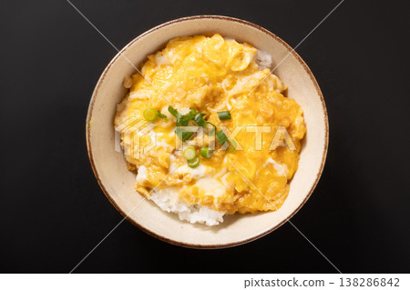 Tempura batter rice bowl, Tanuki rice bowl Tempura batter rice bowl, Tanuki rice bowl 138286842