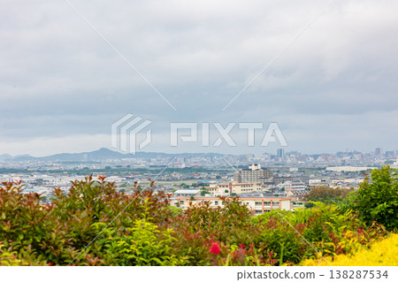 從紀之川服務區眺望和歌山市北部。 從紀之川服務區眺望和歌山市北部。 138287534