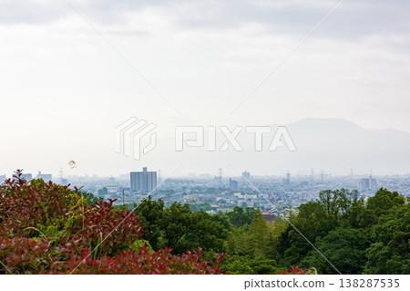 從紀之川服務區眺望和歌山市北部。 從紀之川服務區眺望和歌山市北部。 138287535