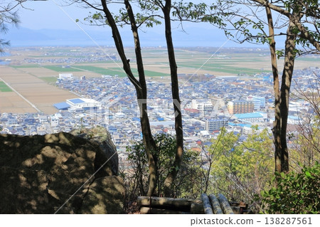 A scenic spot in Higashiomi City overlooking the Notogawa River and farmland. A scenic spot in Higashiomi City overlooking the Notogawa River and farmland. 138287561