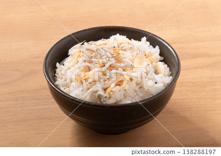 Sakura shrimp, whitebait, and rice 138288197