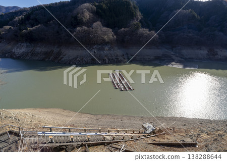 奧多摩湖:2026 年春季乾旱,麥山浮橋 奧多摩湖:2026 年春季乾旱,麥山浮橋 138288644