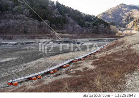 奧多摩湖:2026年春季乾旱,富浦浮橋 奧多摩湖:2026年春季乾旱,富浦浮橋 138288648