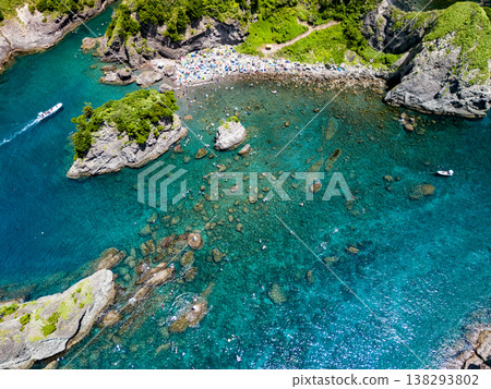 Drone footage of Hirizo Beach in Minami-Izu. Includes Daikonjima Island, Aiai Cape, Yuusuge Park, ferry, swimmers, and more. The southernmost point of the Izu Peninsula. Drone footage of Hirizo Beach in Minami-Izu. Includes Daikonjima Island, Aiai Cape, Yuusuge Park, ferry, swimmers, and more. The southernmost point of the Izu Peninsula. 138293802