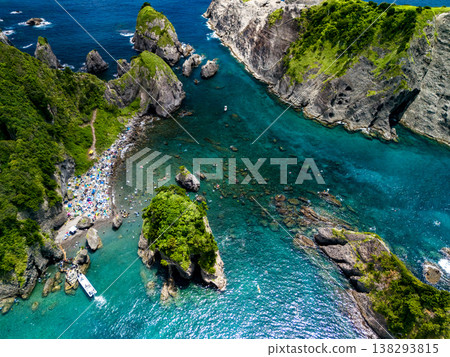 Drone footage of Hirizo Beach in Minami-Izu. Includes Daikonjima Island, Aiai Cape, Yuusuge Park, ferry, swimmers, and more. The southernmost point of the Izu Peninsula. Drone footage of Hirizo Beach in Minami-Izu. Includes Daikonjima Island, Aiai Cape, Yuusuge Park, ferry, swimmers, and more. The southernmost point of the Izu Peninsula. 138293815