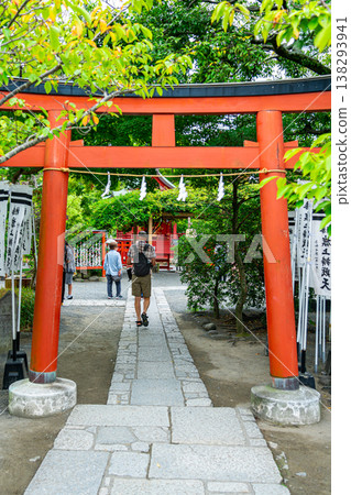[Kanagawa Prefecture] Hatagami Benzaiten Shrine, located within the grounds of Tsurugaoka Hachimangu Shrine, which is beautiful with its summer greenery. 138293941
