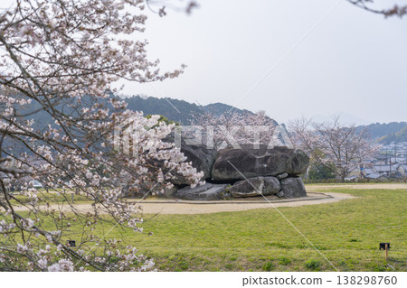 The Ishibutai Kofun tomb surrounded by cherry blossoms in full bloom The Ishibutai Kofun tomb surrounded by cherry blossoms in full bloom 138298760