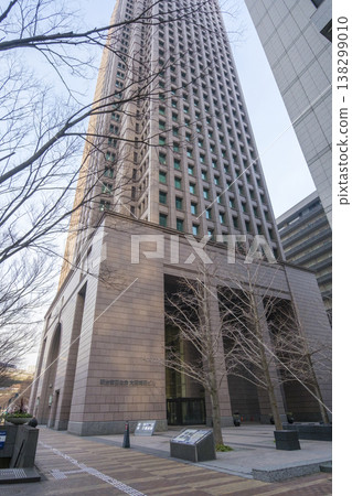 安田生命大阪大廈(大阪市北區)是 NTT Data Kansai 和椿本工業株式會社的總部所在地。 安田生命大阪大廈(大阪市北區)是 NTT Data Kansai 和椿本工業株式會社的總部所在地。 138299010