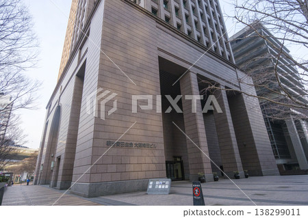 The Yasuda Life Osaka Building (Kita-ku, Osaka City) houses the headquarters of NTT Data Kansai and Tsubakimoto Kogyo. The Yasuda Life Osaka Building (Kita-ku, Osaka City) houses the headquarters of NTT Data Kansai and Tsubakimoto Kogyo. 138299011