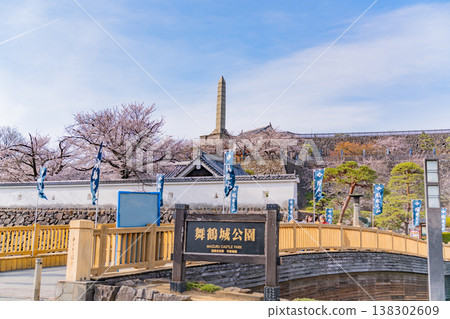 (Yamanashi Prefecture) Cherry blossoms in bloom at Maizuru Castle Park (Kofu Castle Ruins) (Yamanashi Prefecture) Cherry blossoms in bloom at Maizuru Castle Park (Kofu Castle Ruins) 138302609