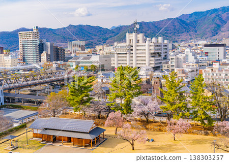 (Yamanashi Prefecture) A view of Kofu city from Maizuru Castle Park (Kofu Castle Ruins) with cherry blossoms in bloom. 138303257