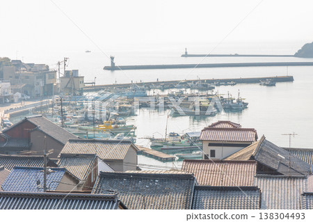 Winter in the Seto Inland Sea: Tomonoura Port, Fukuyama City, Hiroshima Prefecture Winter in the Seto Inland Sea: Tomonoura Port, Fukuyama City, Hiroshima Prefecture 138304493