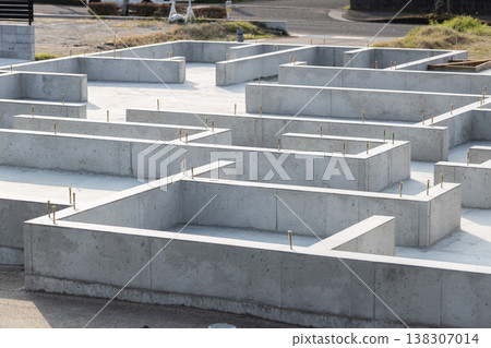 正在施工的房屋的地基工程 正在施工的房屋的地基工程 138307014