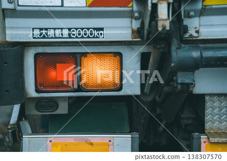 大型卡車後組合燈（雙單元） 138307570