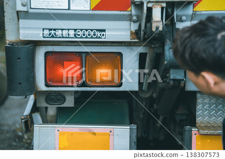 大型卡車：日常檢查 - 照明系統 138307573