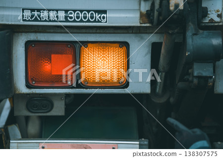 卡車後組合燈 138307575