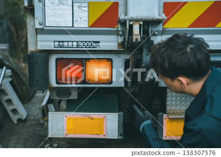 大型卡車：日常檢查 - 照明系統 138307576