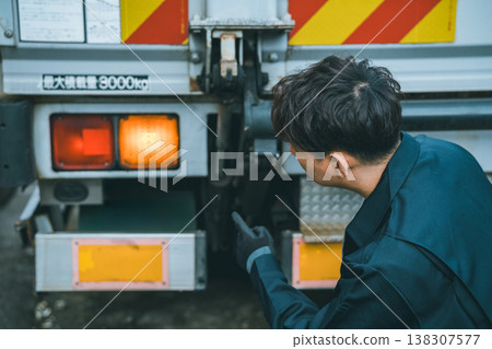 大型卡車：日常檢查 - 照明系統 138307577