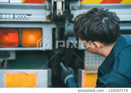 大型卡車：日常檢查 - 照明系統 138307578