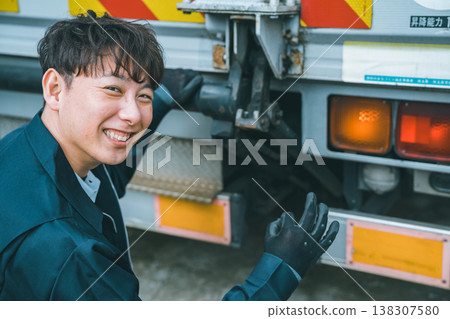 大型卡車：日常檢查 - 照明系統 138307580