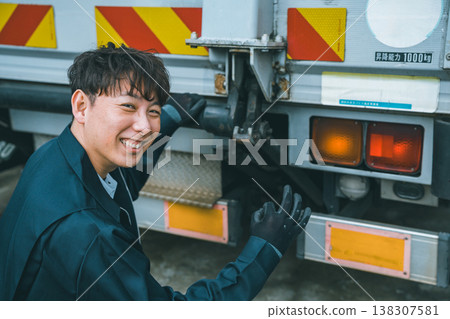 大型卡車：日常檢查 - 照明系統 138307581