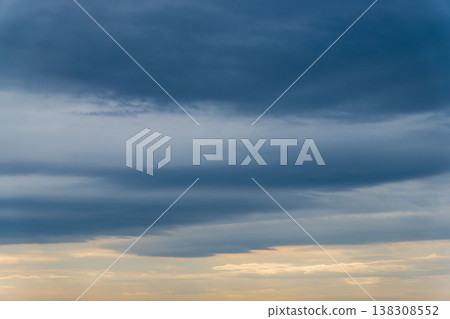陰沉的冬日早晨 37 138308552