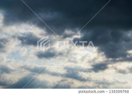 冬日的天空,雲朵閃耀著迷人的光芒 02 冬日的天空,雲朵閃耀著迷人的光芒 02 138309768