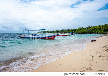 Boats on Pulau Liukang Loe beach, Sulawesi, Indonesia 138309901