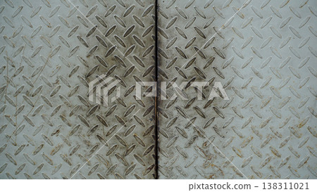 Old rusty metal sheet with rhombus pattern, construction industry background. 138311021